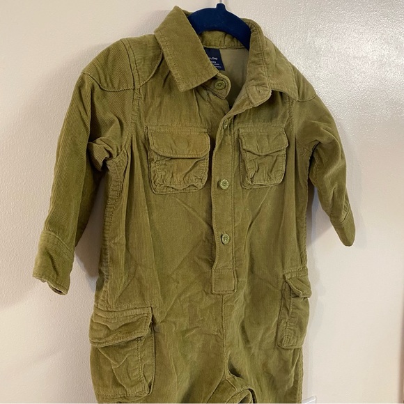 Green corduroy one-piece with cargo pockets and point collar - Picture 4 of 11